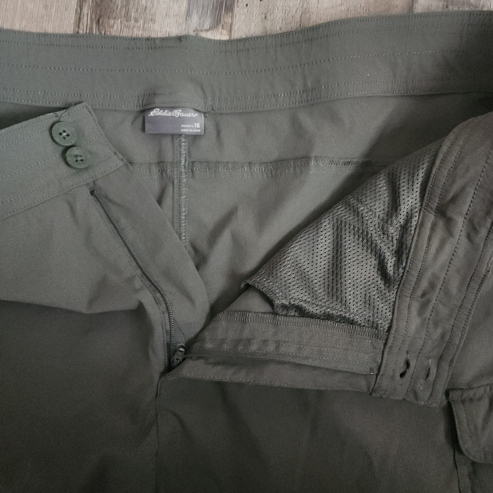 Eddie Bauer Summer Trail Shorts Womens 16 Green Cargo Hiking Outdoor Stretch - Picture 3 of 8